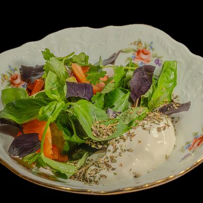 Свежие овощи с кремом из греческого йогруртав Кухня по цене 520 ₽