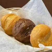 Булочки французские с пармезаном в Берлога
