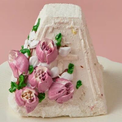 Пасха творожная с изюмом в Пышнотесто по цене 1200 ₽