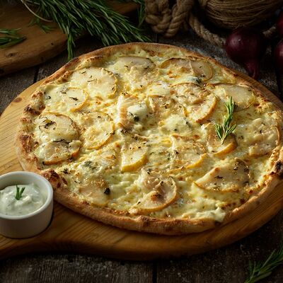 Пицца Фламбированная груша в Мандариновый гусь по цене 750 ₽