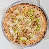 Пицца Кура, бекон, соус из трав 20 см в Bistro Pizzateca 9.8