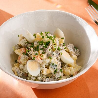 Оливье с ветчиной в Кукумбер по цене 550 ₽