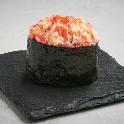 Запеченные суши с крабом в Miyaki Sushi по цене 109 ₽