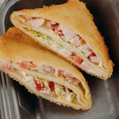 Кесадилья с цыпленком в Sushi Iva по цене 400 ₽