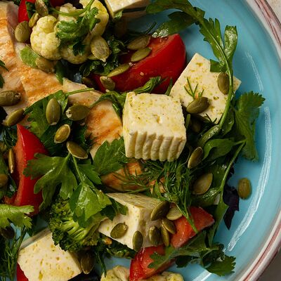 Салат с курицей и брокколи в Sesilia по цене 770