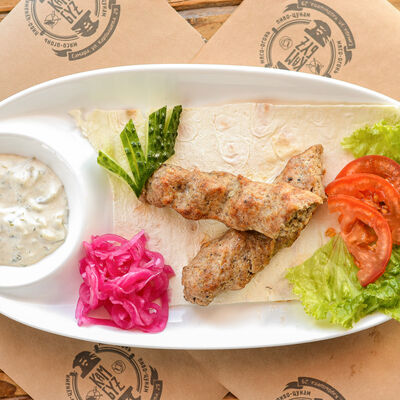 Люля-кебаб курица в Гриль-бар Камбуz по цене 200 ₽