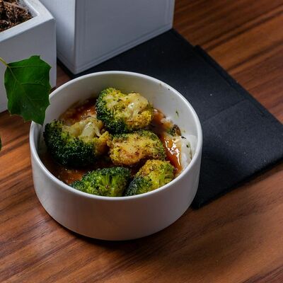 Пряное соте из брокколи на углях с рисом в Дафт паб по цене 280 ₽