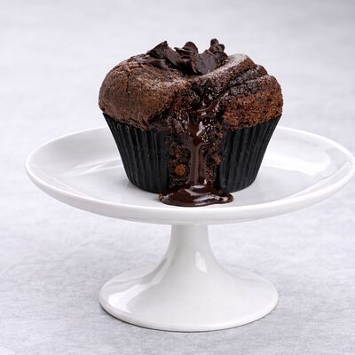 Маффин шоколадный с кусочками шоколада в Lo-Fi Coffee по цене 165 ₽
