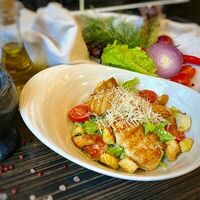 Салат Цезарь с куриным филе в Паб Кебаб