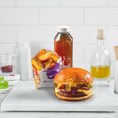 Комбо - Чизбургер с картошкой по-деревенски и морсом в Магбургер & Братья Караваевы по цене 405