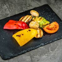 Овощи на гриле в Larionov Grill & Bar