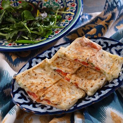 Лаваш с сыром в Золотая Бухара по цене 370 ₽