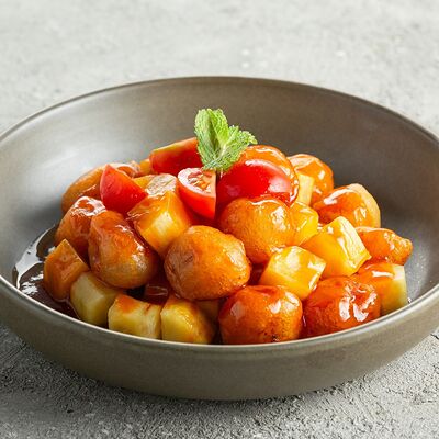 Свинина с ананасами в кляре под кисло-сладким соусом в See China по цене 500 ₽