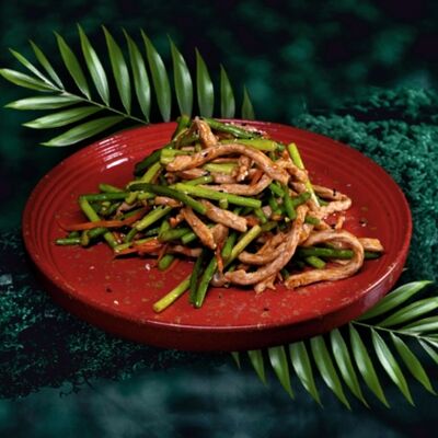 Стрелки чеснока со свининой в LAOBAN по цене 1008 ₽