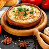 Жюльен из куриной грудки с грибами на картофельном пюре в Чайхана КишМиш по цене 375