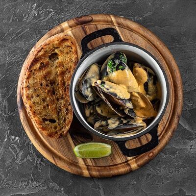 Мидии в соусе том ям в Mesto Sushi & Grill по цене 590