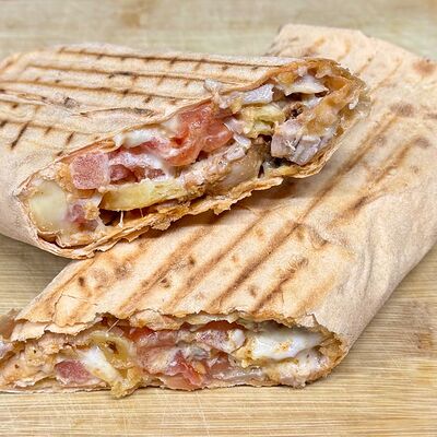 Шаурма сырная с курицей в Art Grill по цене 529 ₽