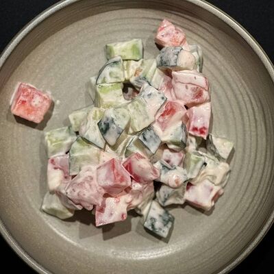 Салат из огурцов и помидоров со сметанойв Нобель по цене 170 ₽