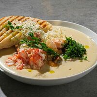 Суп Чаудер Бостонский с морепродуктами в Chowder&Pie
