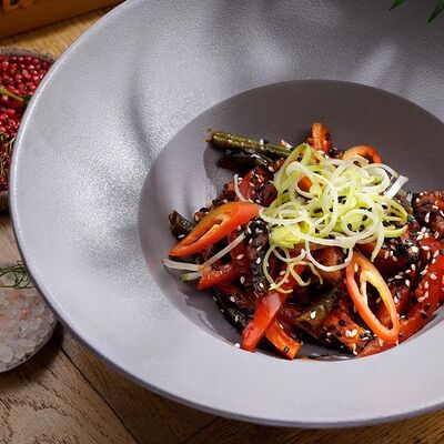 Свинина по-тайски с овощами в ЧиллДОМ по цене 450 ₽