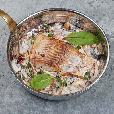 Филе мурманской трески с рагу из уральских грибов в Belochka по цене 800 ₽