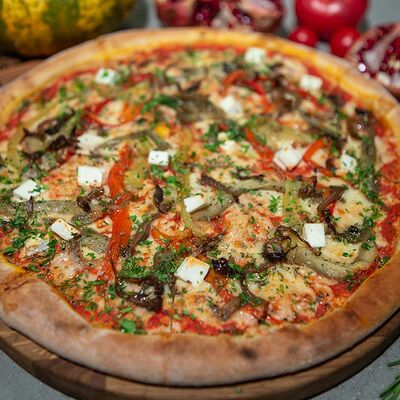 Пицца с цукини и креветками в Пармезан и пури по цене 510 ₽