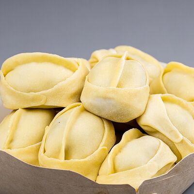 Манты, полуфабрикат в Сели-Съели по цене 1100 ₽