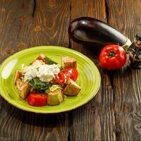 Салат с хрустящими баклажанами в Гоча