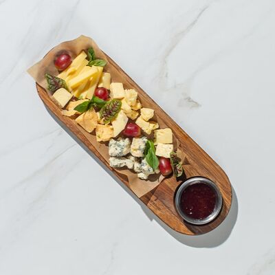 Сырная тарелка в Sherwood Lounge Bar по цене 2388 ₽