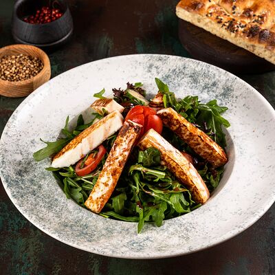 Салат с жареным сыром в MARMARIS RESTAURANT по цене 1050 ₽