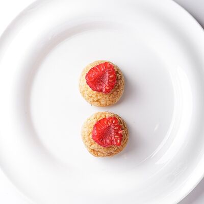 Шу с малиной в Londri по цене 350 ₽