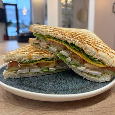 Куриный сэндвич в Коко Point по цене 320 ₽