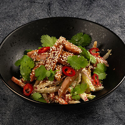 Салат со свининой, овощами и киноа в BeerLogovo по цене 630 ₽