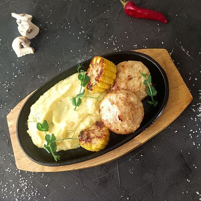 Куриные биточки по-домашнему в Friday по цене 520 ₽