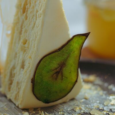 Торт Молочная девочка с грушей в Роланд по цене 580 ₽