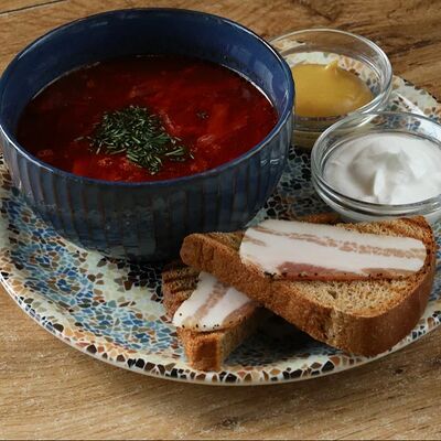 Домашний борщ с салом, горчицей и сметаной в Мука по цене 420 ₽