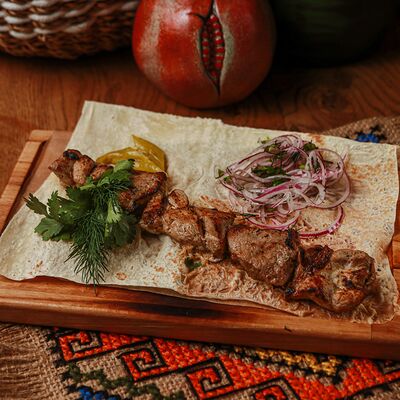 Шашлык из свинины в Хачапури и Вино по цене 786 ₽