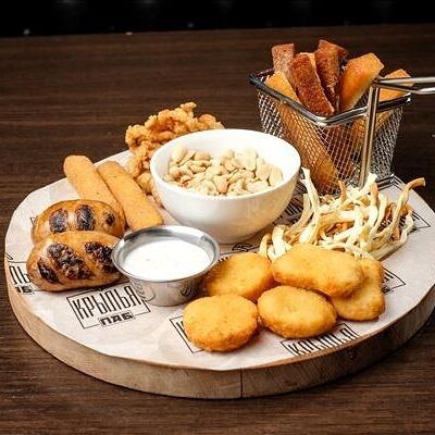 Пивная тарелка в КРЫЛЬЯ ПАБ по цене 1050 ₽