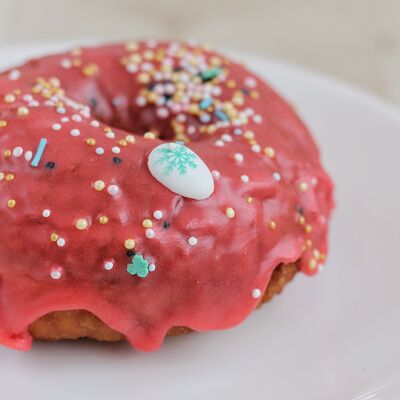 Пончик клубничный в Едим по цене 80 ₽