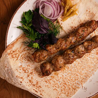 Кебаб из баранины в Хачапури и Вино по цене 874 ₽