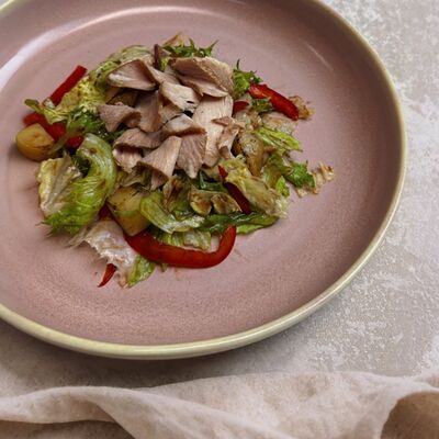 Салат с гранатовым соусом и домашней бужениной в Квартира Пиросмани по цене 450 ₽