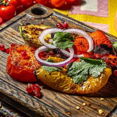 Овощи на гриле: баклажан, цукини, сладкий перец помидор в Хачапури по цене 540 ₽