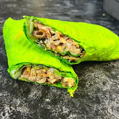 Шаурма королевская в зеленом лавашев Шаурма 24 по цене 535 ₽