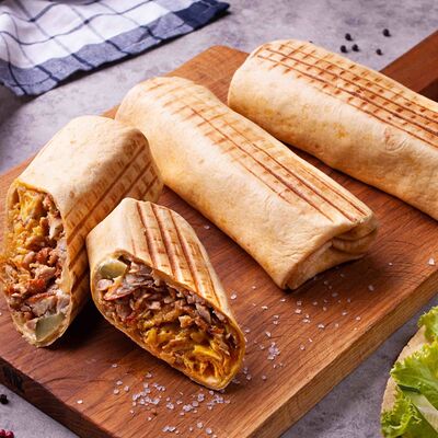 Шаурма Классическая с курицей в Шаурма & Халяль & Донер по цене 250 ₽