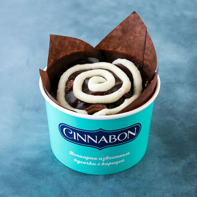 Шоколадный Микс-ролл в Синнабон по цене 350 ₽