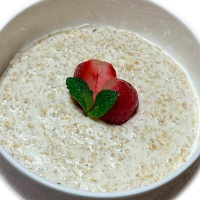 Каша овсяная с ягодами в Дом по цене 360 ₽