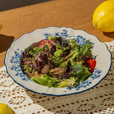 Теплый салат с говядиной в Airy restaurant по цене 990 ₽