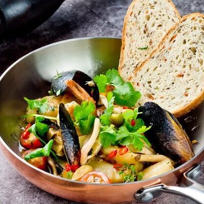 Сковородка с морепродуктами в Brizola BBQ по цене 950 ₽