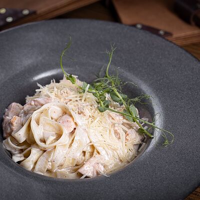 Феттуччине с лососемв Luna Dostyk по цене 3990 ₸