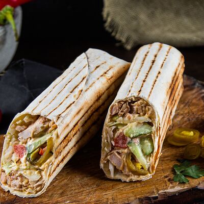 С фалафелем и йогуртовым соусомв Shawarma Craft по цене 360 ₽